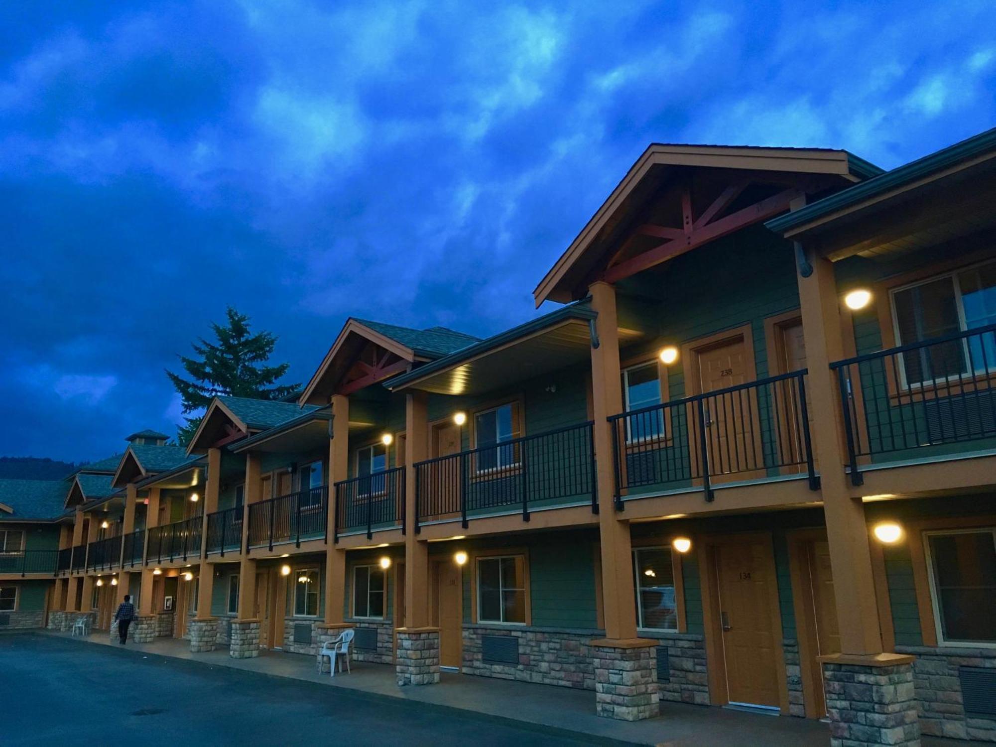 צ'יליוואק Vedder River Inn מראה חיצוני תמונה
