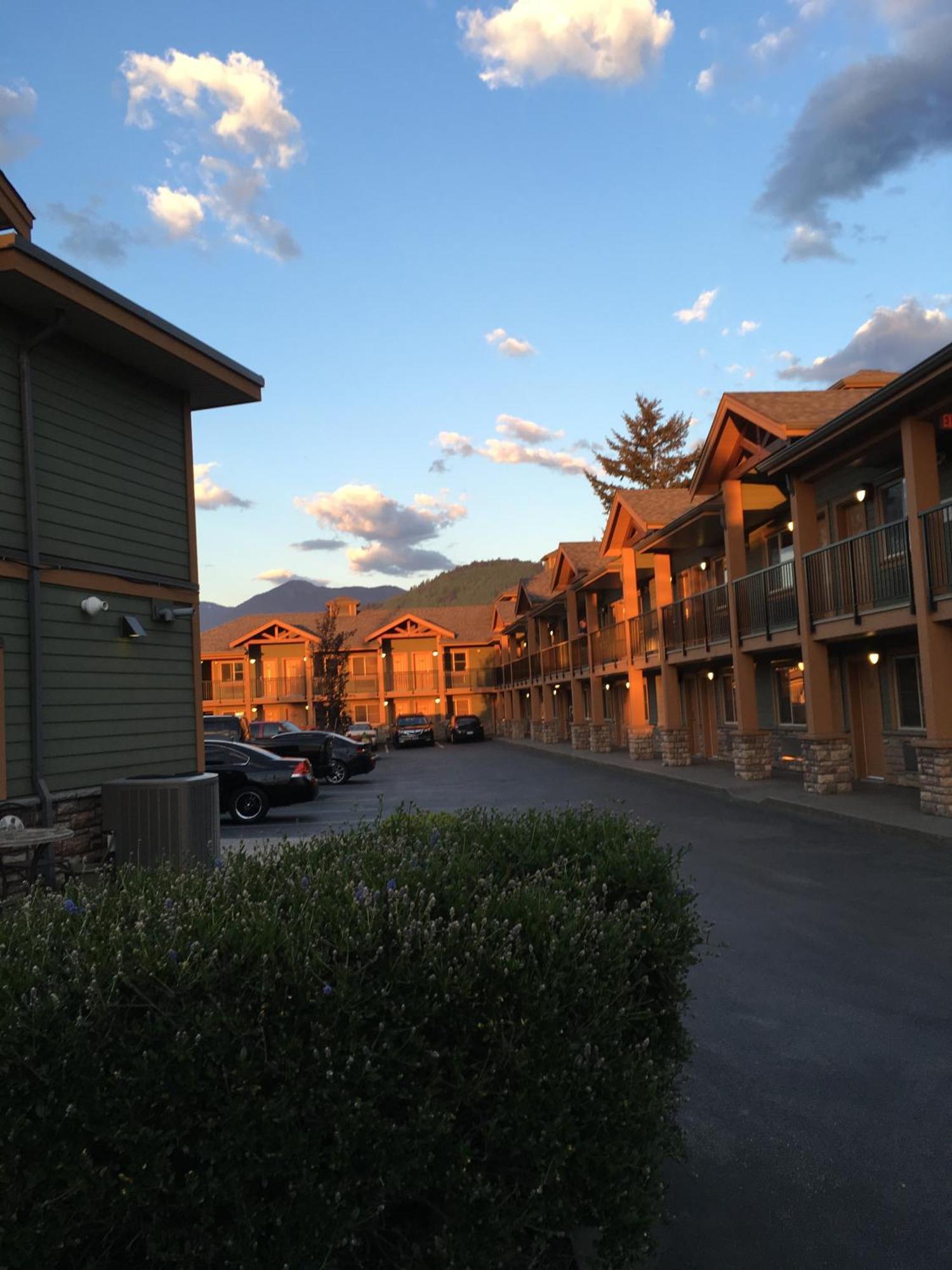 צ'יליוואק Vedder River Inn מראה חיצוני תמונה